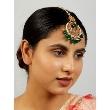Elegant Kundan Maang Tikka With Pearl Accents